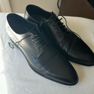 Hugo Boss Men’s black business shoes size 9